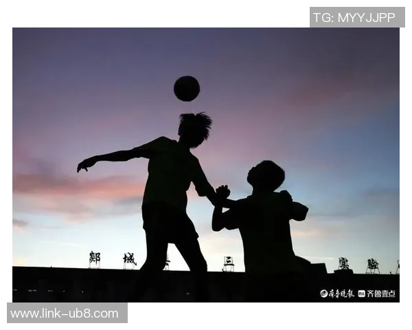 足球棒小子勇闯绿茵场携手好友追逐梦想的热血青春故事 足球棒小子勇闯绿茵场携手好友追逐梦想的热血青春故事